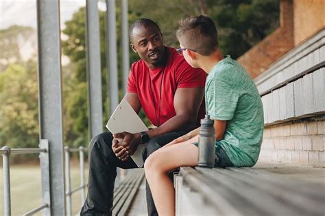 https://tse1.mm.bing.net/th?q=coach and athlete embracing